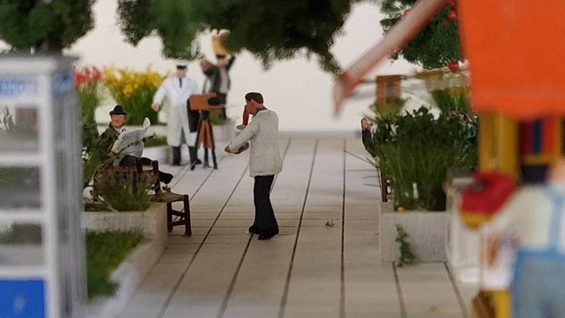 εβγα-παγωτα-αστυ-αγνο-old-athens-photos-scale-model-miniature-greek-figures