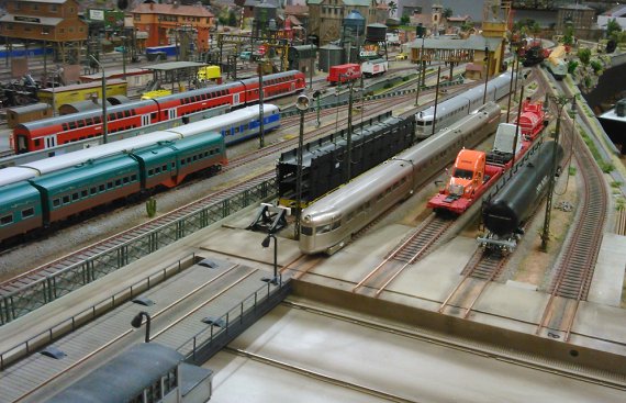 large scale HO train layout μακετα τρενου HO ac dc