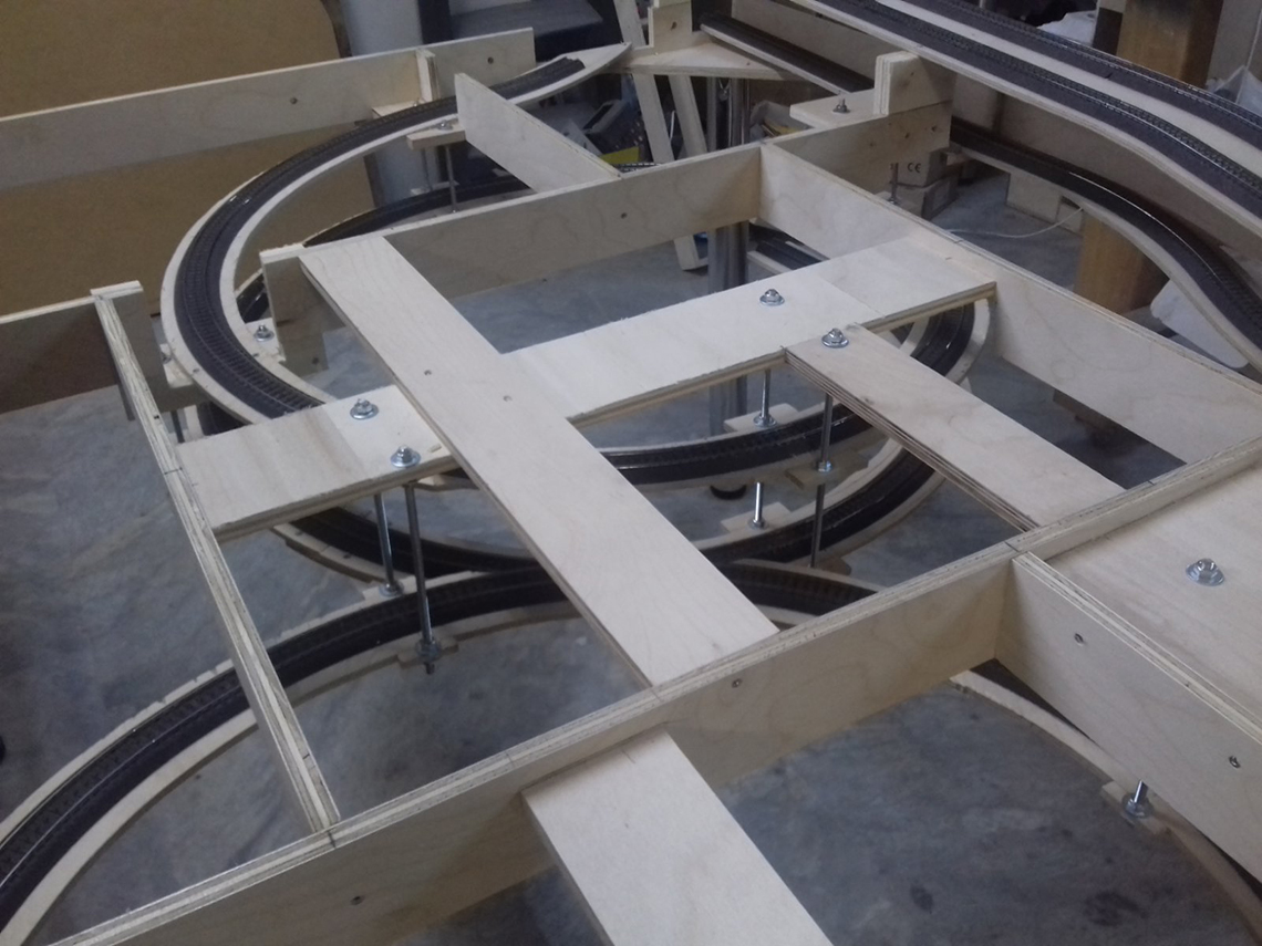 κατασκευή μακέτας τρένου train layout construction